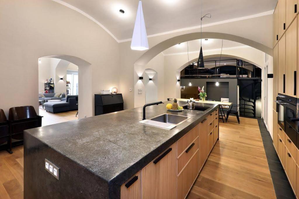 Design Loft 2 Minutes To Wenceslas Square Praga Esterno foto