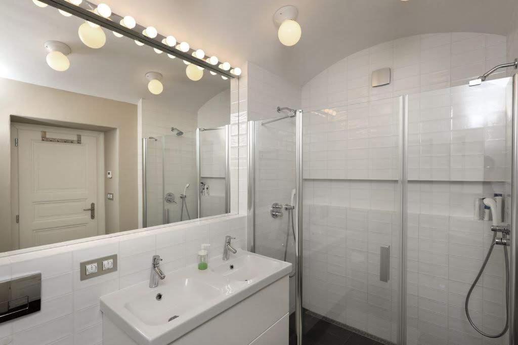 Design Loft 2 Minutes To Wenceslas Square Praga Esterno foto